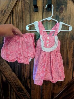 RicRac & Ruffles 2 pc baby girl sz 6-9 month pink Darling Mae ruffle set EUC